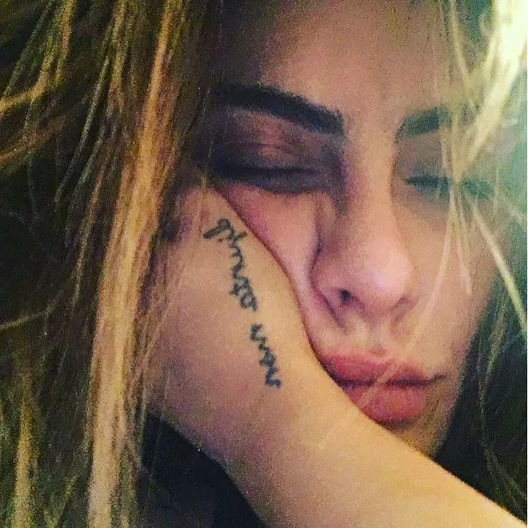 Cleo Pires exibe nova tatuagem no Instagram e recebe elogios de fãs