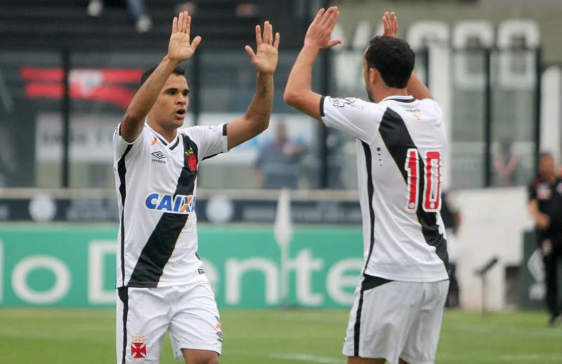 Vasco derrota o Atlético-GO e se isola na liderança da Série B do Brasileiro