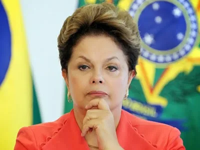 No Twitter, Dilma diz que está muito triste com goleada