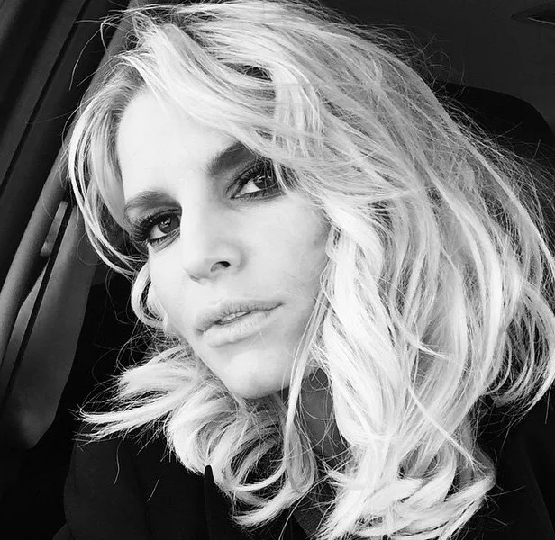 Jessica Simpson vai abrir lojas de sua marca de roupas