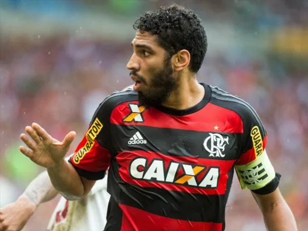 Alvo da torcida, Wallace pede para sair do Flamengo a deixa concentração