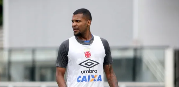 Breno festeja sequência no Vasco e espera evolução do time como visitante