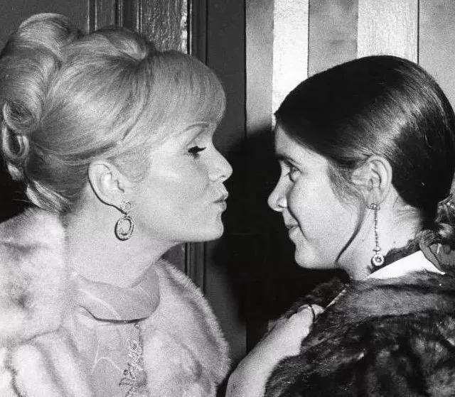 Carrie Fisher e Debbie Reynolds terão funeral em conjunto