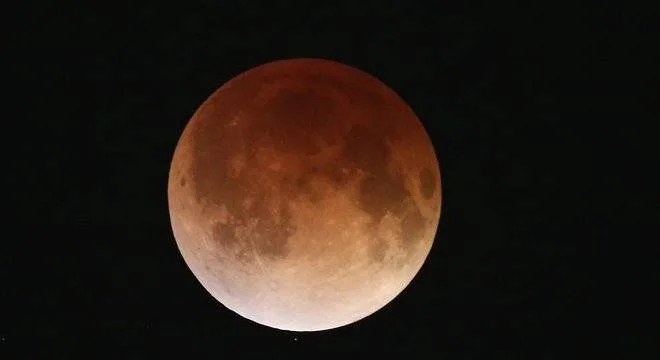 Eclipse total e superlua poderão ser vistos na madrugada do próximo domingo no ES