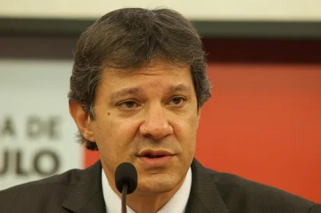 SAO PAULO, SP, 26.05.2015 – O prefeito Fernando Haddad concede entrevista coletiva, para apresentar as acoes que compoem o Pacote Anticorrupcao. No auditorio da Prefeitura Municipal de Sao Paulo, nessa terca-feira 26.( Foto: Gabriel Soares / Brazil Photo Press)