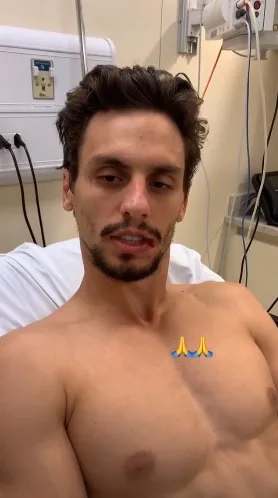 Após choque de cabeça, Rodrigo Caio tranquiliza a torcida do Flamengo: 'Foi só um cortezinho'