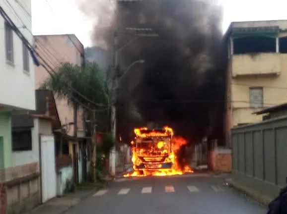 Suspeitos de incendiar ônibus após morte de casal são presos em Cariacica