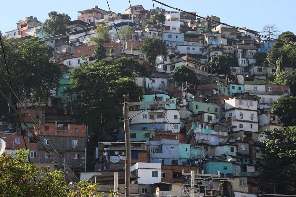 RIO DE JANEIRO,RJ,09.05.2015:INVASÃO-MORRO DA COROA-MORTE – Tentativa de invasão do Morro da Coroa deixa pelo menos seis baleados após tiroteio em Santa Teresa no centro do Rio de Janeiro, RJ, na noite de sexta-feira (08). De acordo com a Polícia Militar (PM), um suspeito morreu e cinco pessoas ficaram feridas na troca de tiros na […]