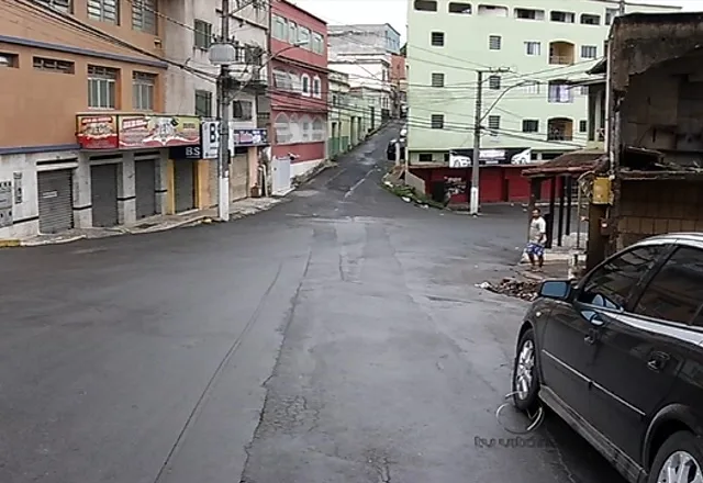 Amigos saem para o trabalho e têm bolsas e celulares roubados em Cariacica