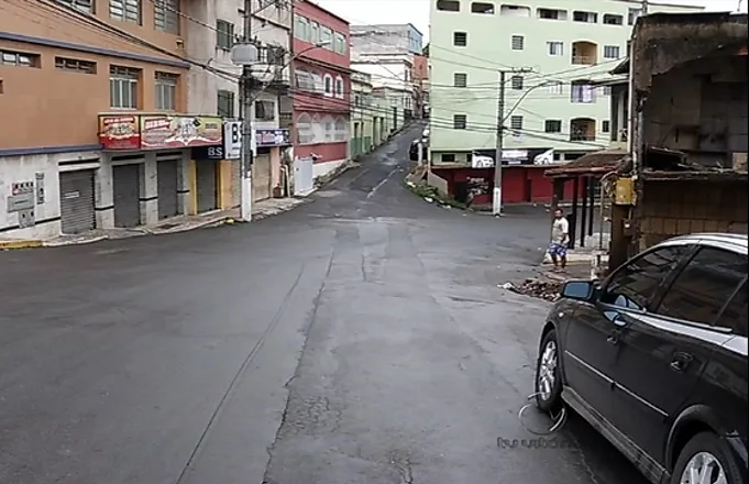 Amigos saem para o trabalho e têm bolsas e celulares roubados em Cariacica