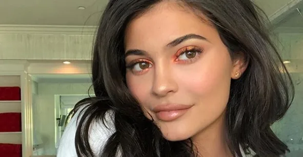 'Vaquinha' pede US$ 100 milhões para Kylie Jenner ser bilionária