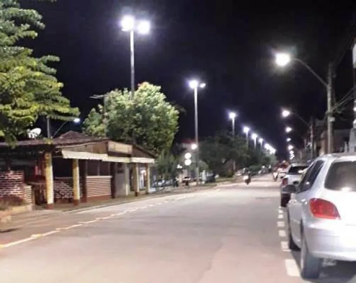 Troca de lâmpadas melhora a iluminação pública de avenidas centrais em Guaçuí