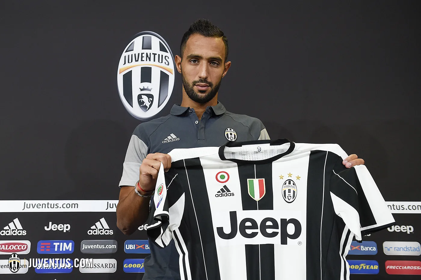 Juventus exerce opção de compra e adquire Benatia por quase R$ 60 milhões