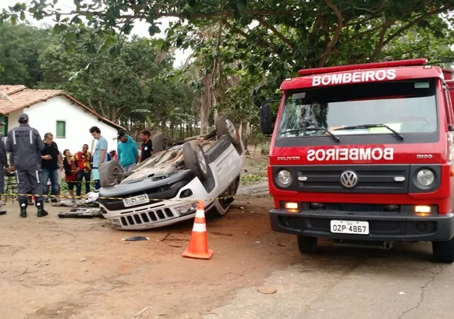 Cachoeirense morre e esposa fica ferida em grave acidente na Bahia