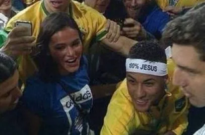 Bruna Marquezine fala sobre repercussão do encontro com Neymar