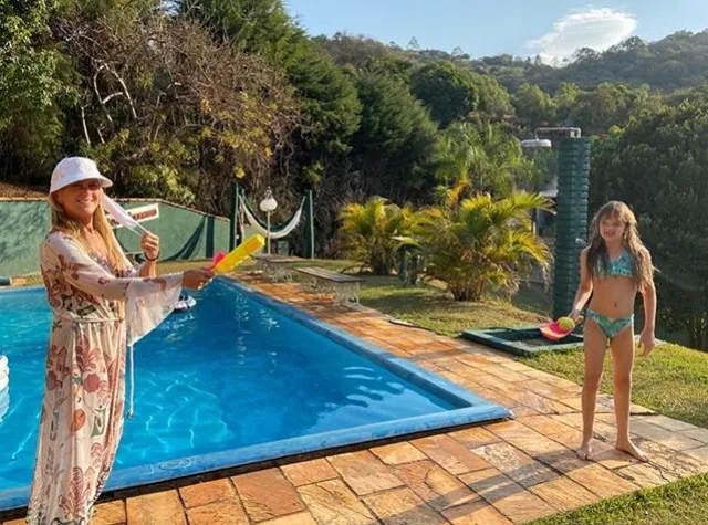 Após isolamento social, Helô Pinheiro mata a saudade da neta Rafa Justus