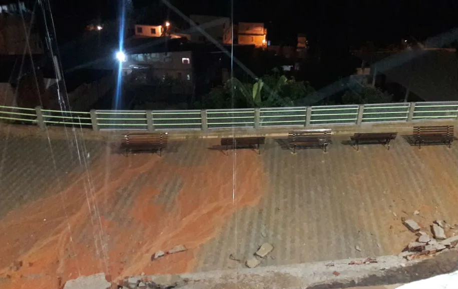 Chuva provoca queda de muro e deixa escola e comércios debaixo d'água em Porto de Santana