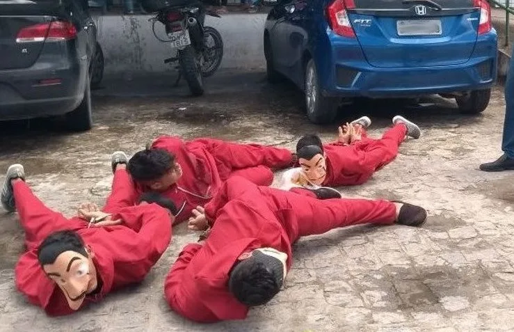 Youtuber fantasiado de 'La Casa de Papel' é preso ao gravar pegadinha