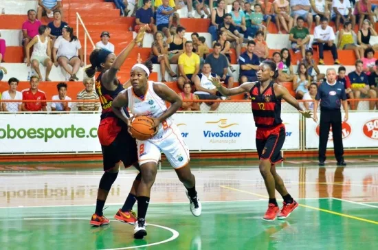 Corinthians faz parceira com time de basquete de Americana e força mudança de cor