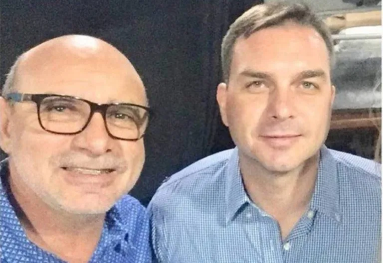 Queiroz recebeu R$ 2 mi em depósitos de 13 indicados por Flávio Bolsonaro, diz MP