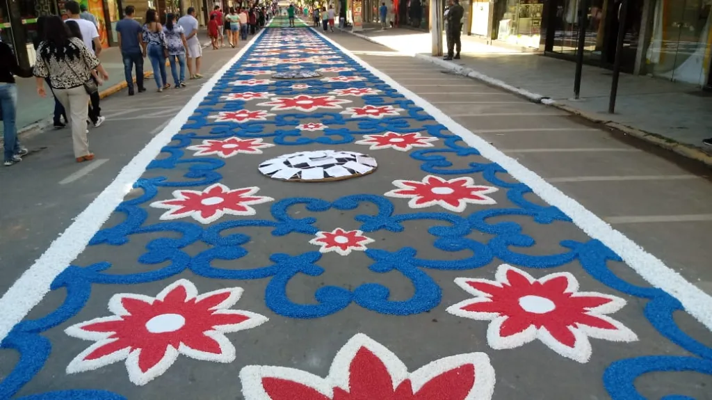 Tapetes de Corpus Christi movimentam município de Castelo, no sul do ES