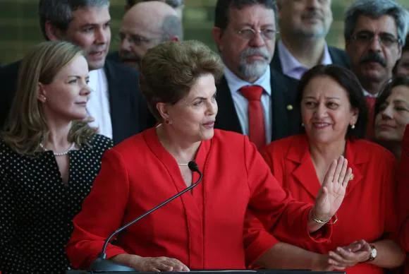 Dilma diz que fará "a mais firme, incansável e enérgica oposição" ao governo