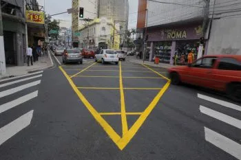 Sinalização horizontal na Avenida Jeronimo Monteiro