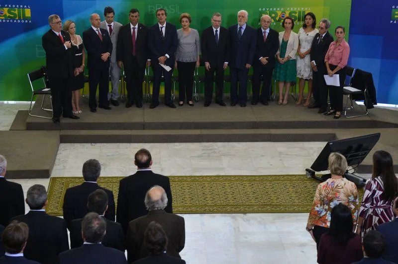 Brasília – Presidenta Dilma Rousseff durante encontro com juristas contrários ao seu impeachment, no Palácio do Planalto (José Cruz/Agência Brasil)