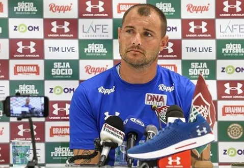 Agenor elogia 'amigo' Muriel, mas confia que será titular do Flu contra o Vasco