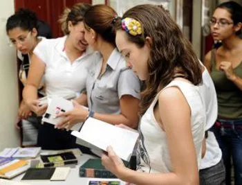 Banca de troca de livros na FAFI