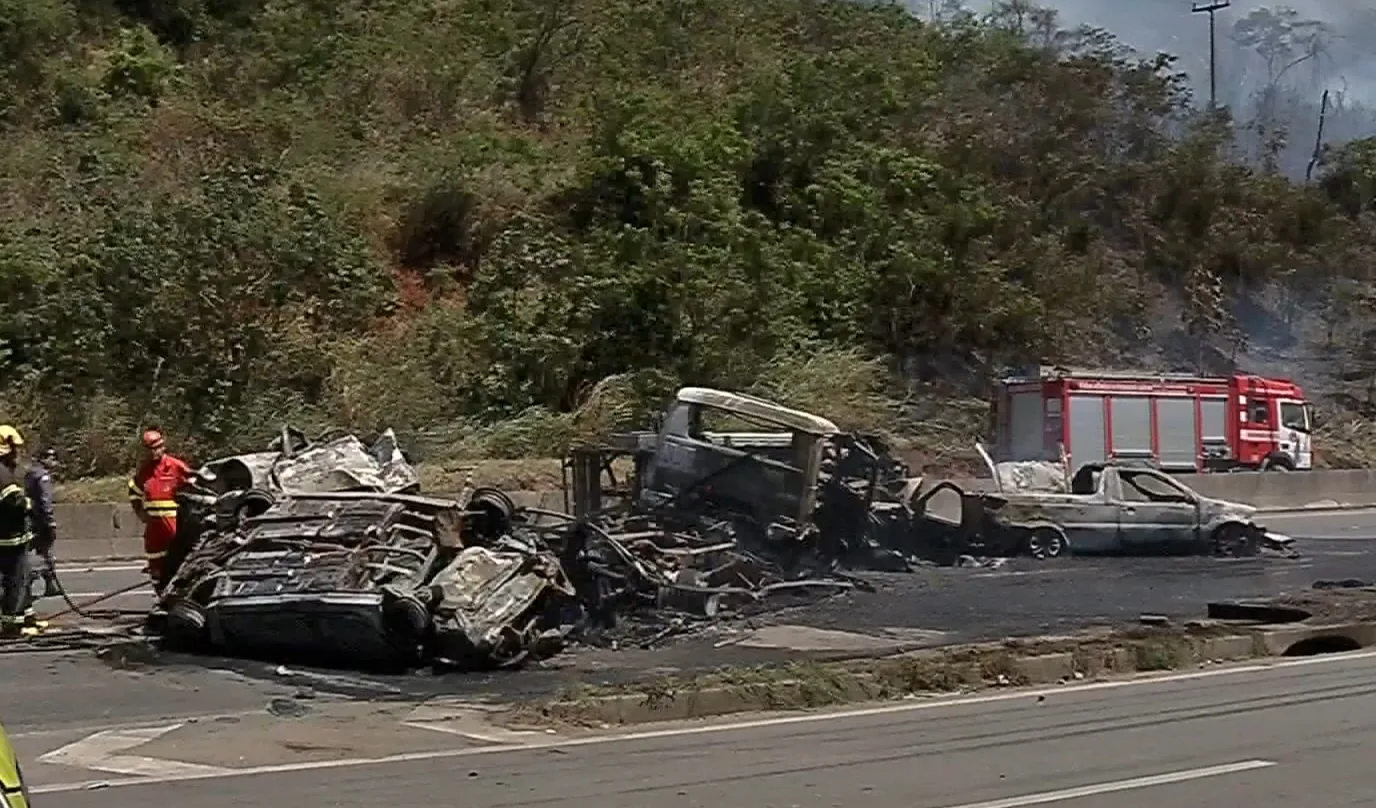 Três corpos de vítimas do acidente na BR-101 passarão por DNA