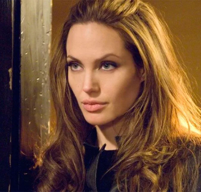 Angelina Jolie está matando as saudades de ter bebês