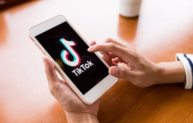 TikTok vai estabelecer limite diário de tempo de tela