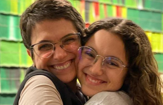 Sandra Annenberg posa em rara foto com a filha e semelhança chama a atenção