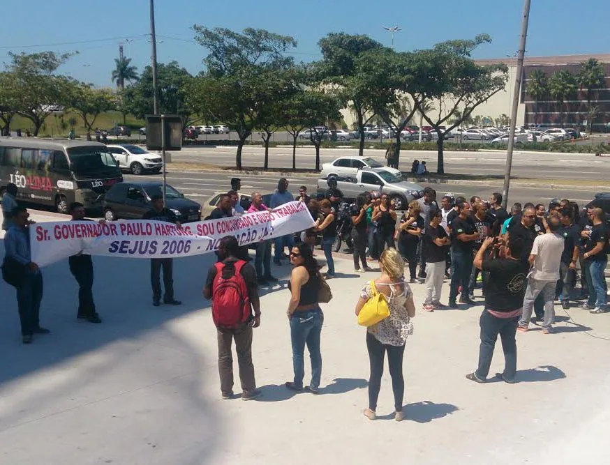 Aprovados em concurso da Sejus protestam por convocação e trânsito fica complicado