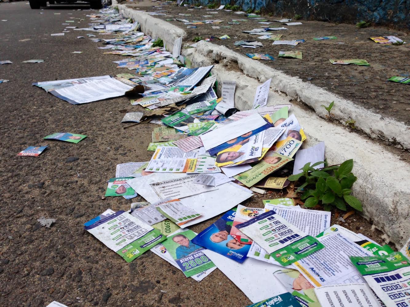 Políticos capixabas entregam mais de 4 milhões de panfletos na Justiça Eleitoral