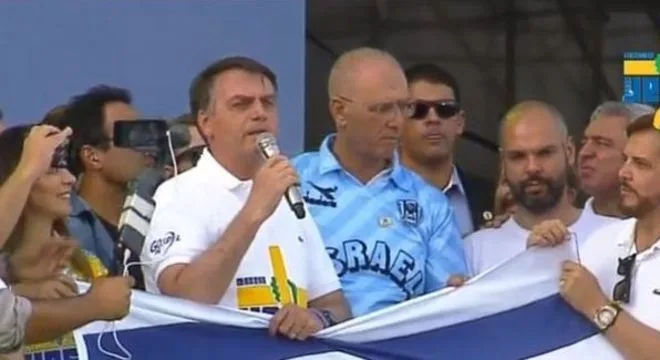 'Vocês foram decisivos para mudar o destino dessa pátria', diz Jair Bolsonaro na Marcha para Jesus