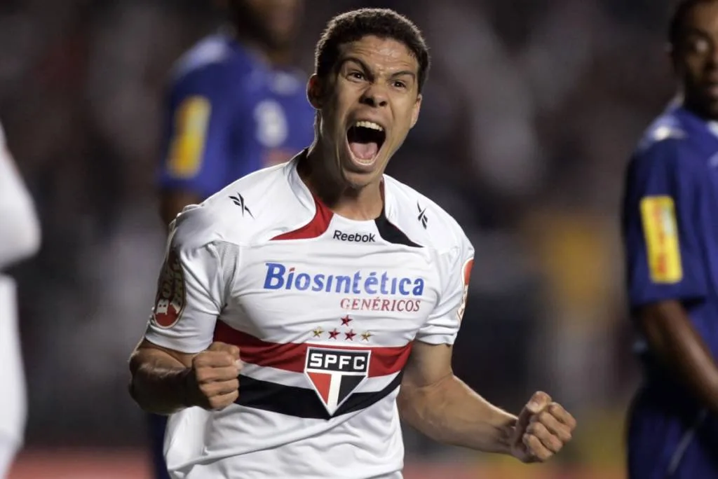 COPA LIBERTADORES DA AMÉRICA – FUTEBOL – ESPORTES – SÃO PAULO X CRUZEIRO – Hernanes, jogador do São Paulo comemora o primeiro gol durante segunda partida contra o Cruzeiro, válida pelas quartas de final da Copa Libertadores da América 2010. – Estádio Cicero Pompeu de Toledo (Morumbi) – São Paulo (SP) – Brasil – 18/05/2010 […]