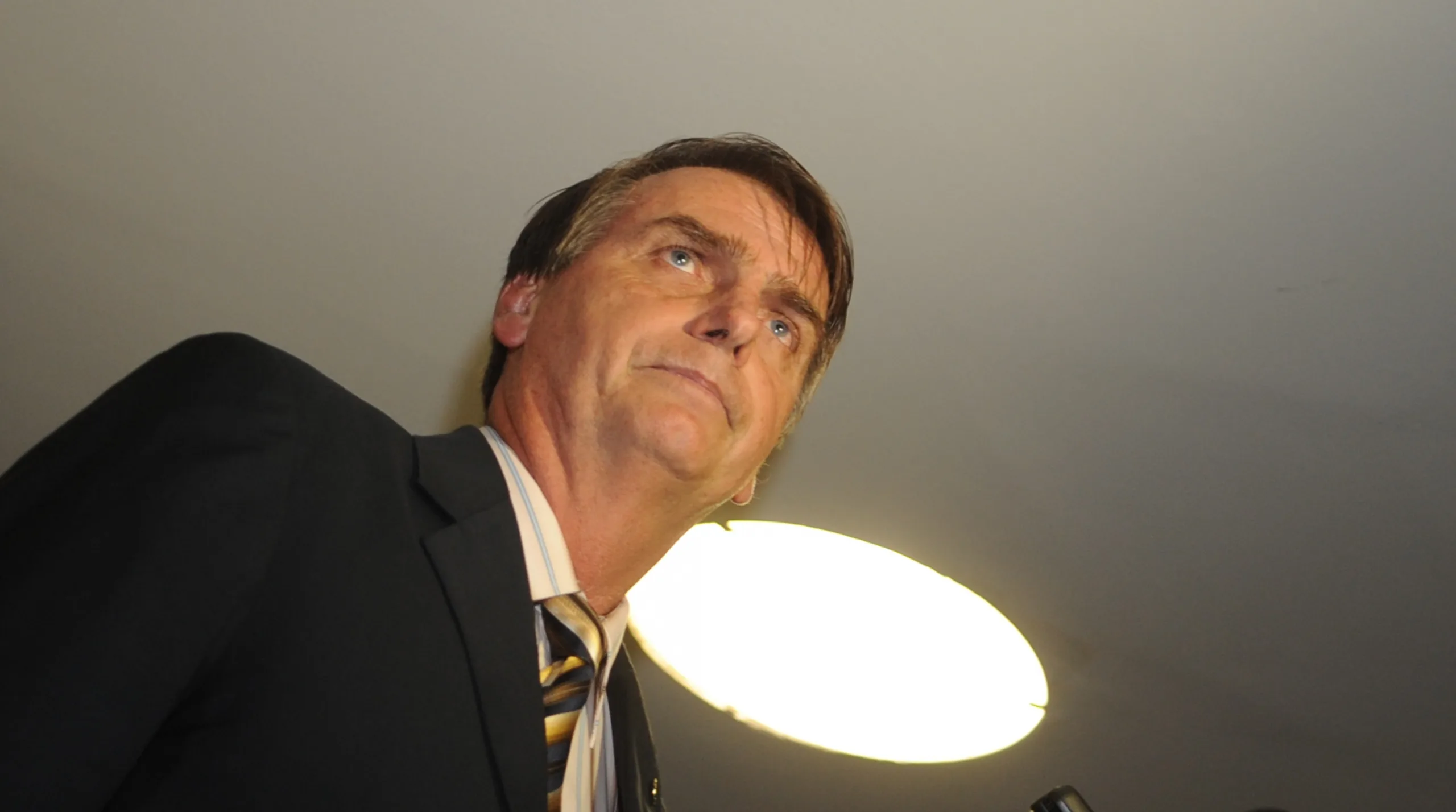 Bolsonaro lidera pesquisa e quatro candidatos estão empatados em 2º