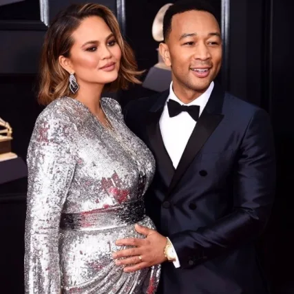 Após cerimônia do Grammy, Chrissy Teigen revela sexo do segundo filho!