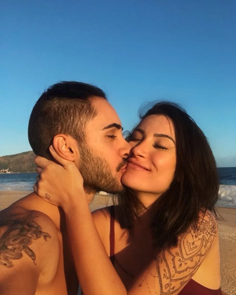 Bianca Andrade, namorada de Diogo Melim, tenta beijar Gui em reality e leva fora; cantor apagou fotos com a influenciadora