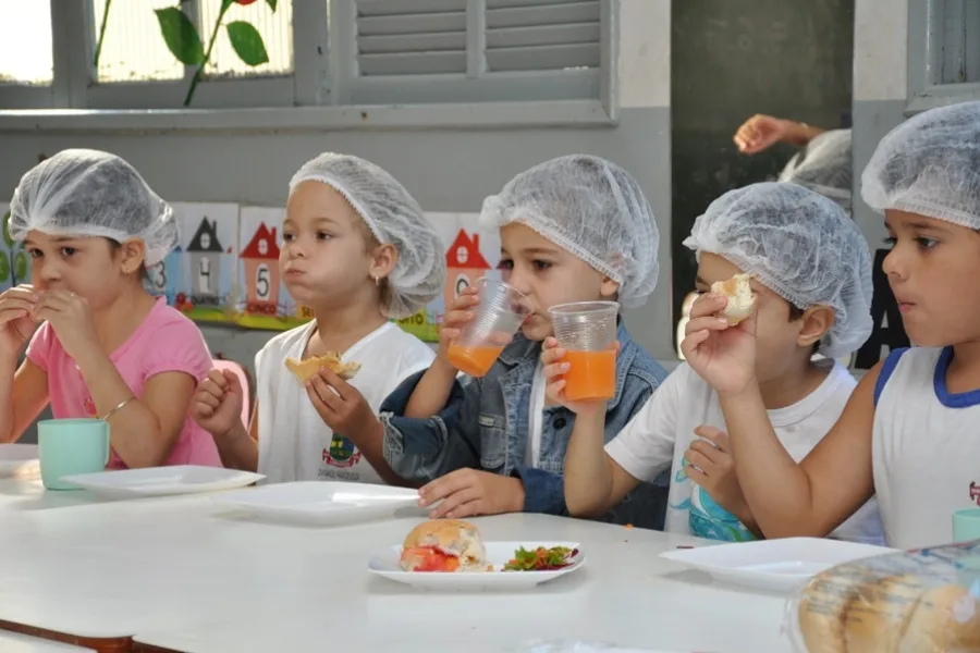 Restrição alimentar? Alunos tem cardápio diferenciado nas escolas municipais