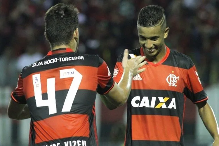 Flamengo derrota o Vitória por 1 a 0 e entra no G4 do Campeonato Brasileiro