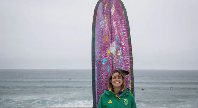 'Bailarina' do surfe, Chloé Calmon ganha ouro para o Brasil no longboard do Pan