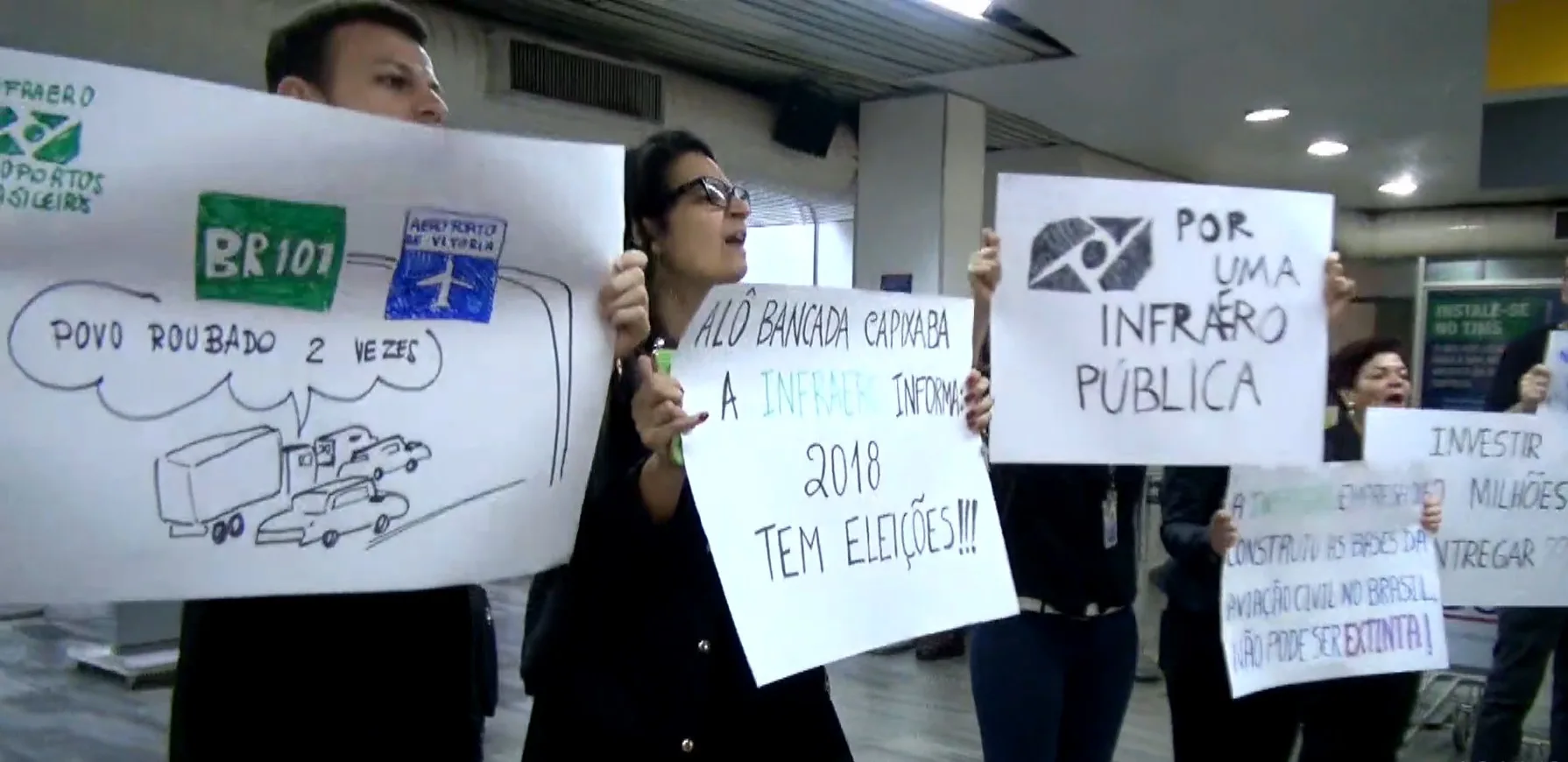 Em dia de visita de ministro, funcionários protestam contra privatização do Aeroporto de Vitória