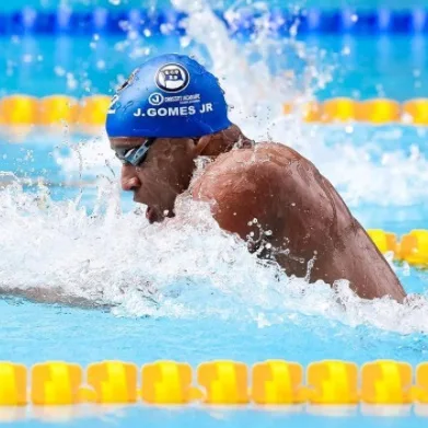 João Gomes conquista a medalha de prata nos 50m peito no Mundial