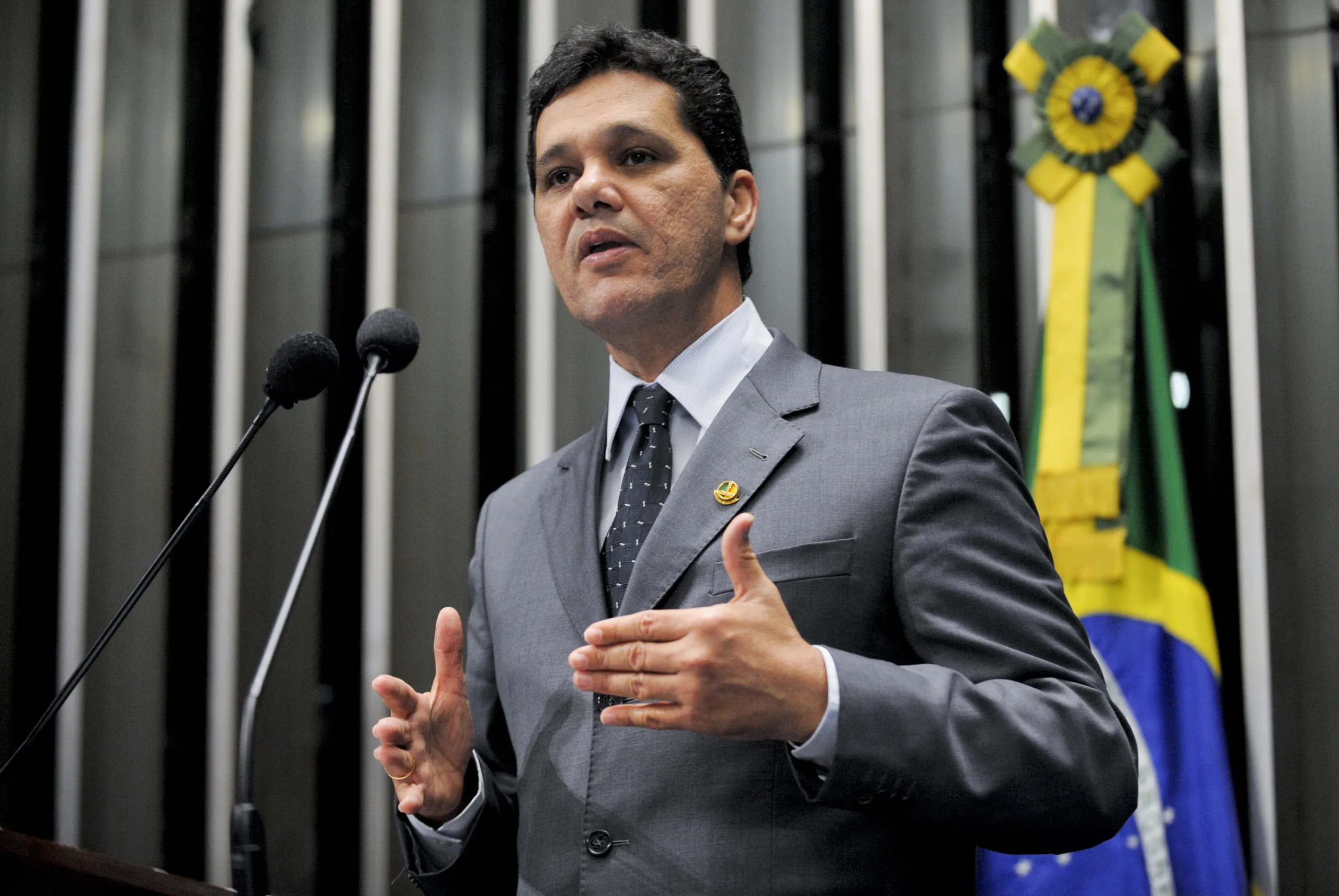 Em discurso na tribuna do Senado, senador Ricardo Ferraço (PMDB-ES).