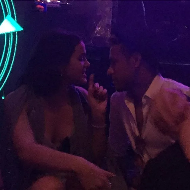 Neymar e Marquezine trocam beijo durante casamento de Marina Ruy Barbosa