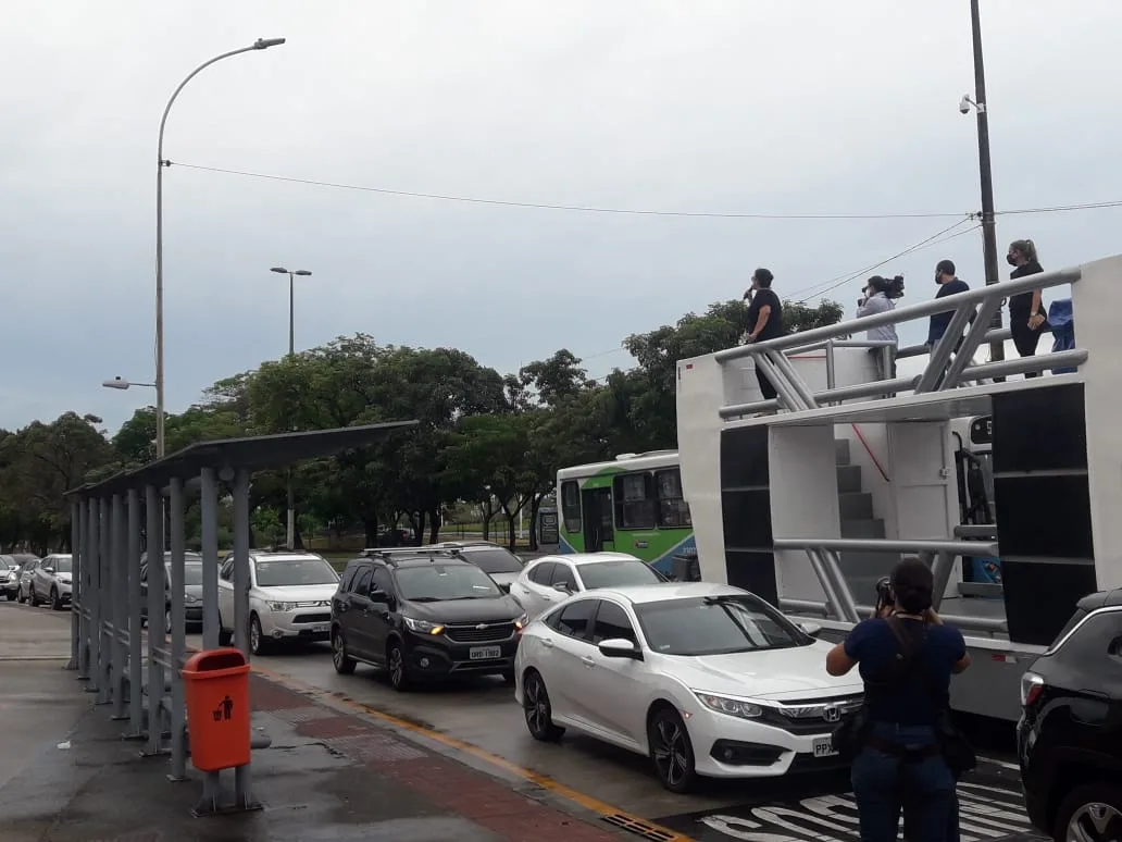 Lojistas fazem manifestação pela reabertura de shoppings do ES