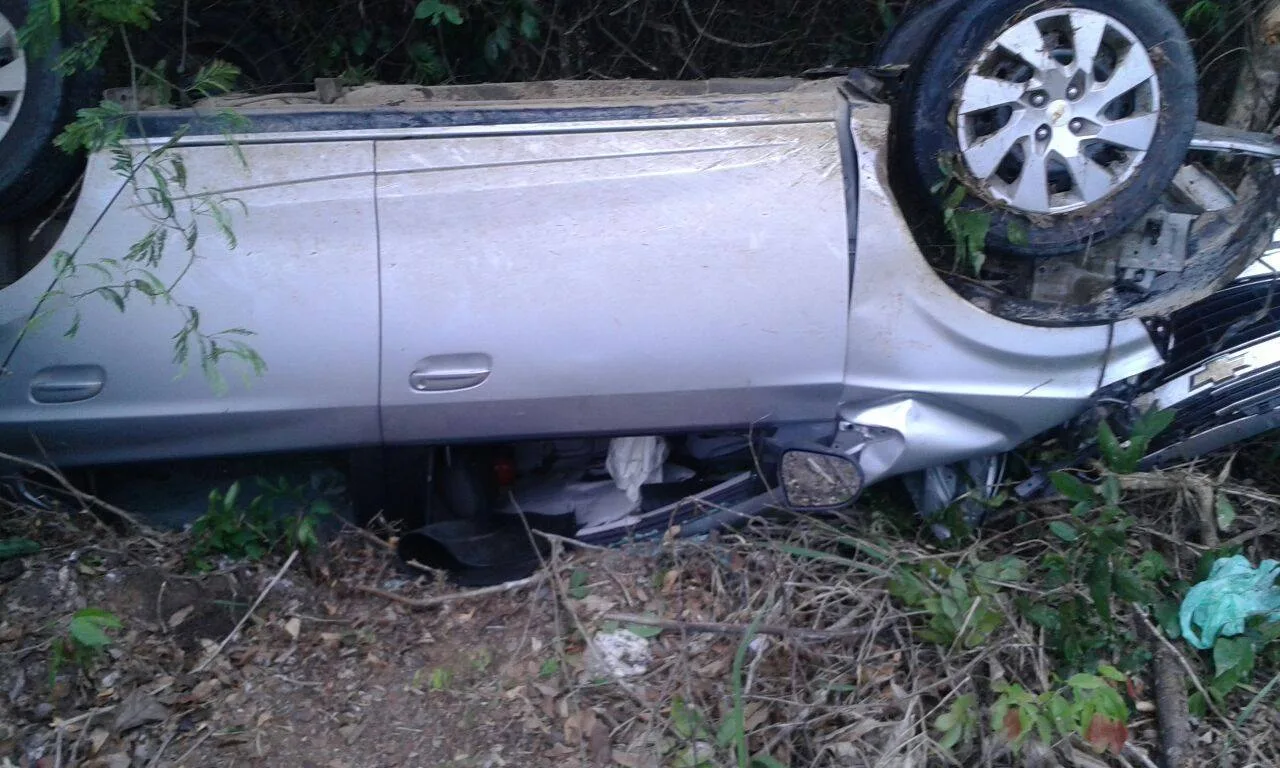 Casal morre em acidente com motocicleta e carro em Jaguaré, no Norte do ES